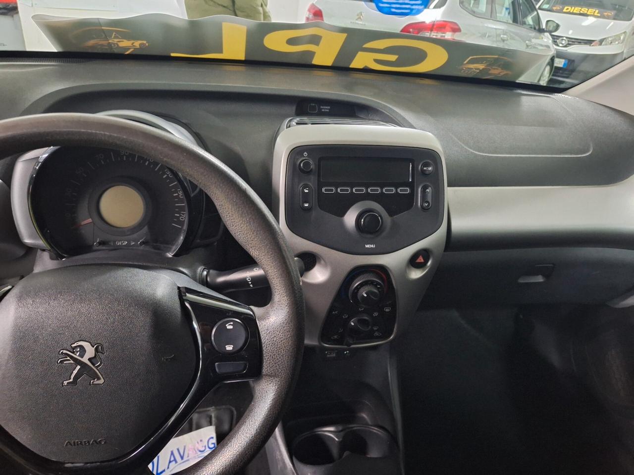 Peugeot 108 PureTech 82 5 porte Roland Garros TOP!