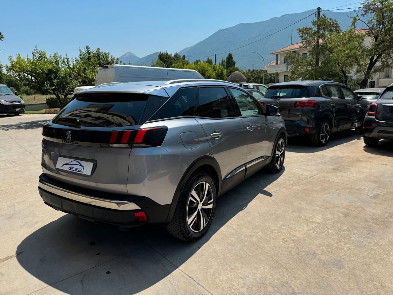 Peugeut 3008 1.5 130 cv At 8 Allure + Fari