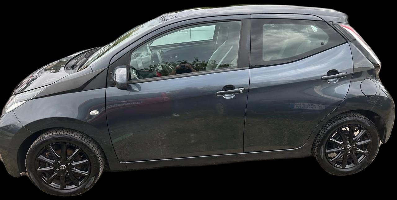 Toyota Aygo 1.0 VVT-i 69 CV 5 porte x-cool TSS