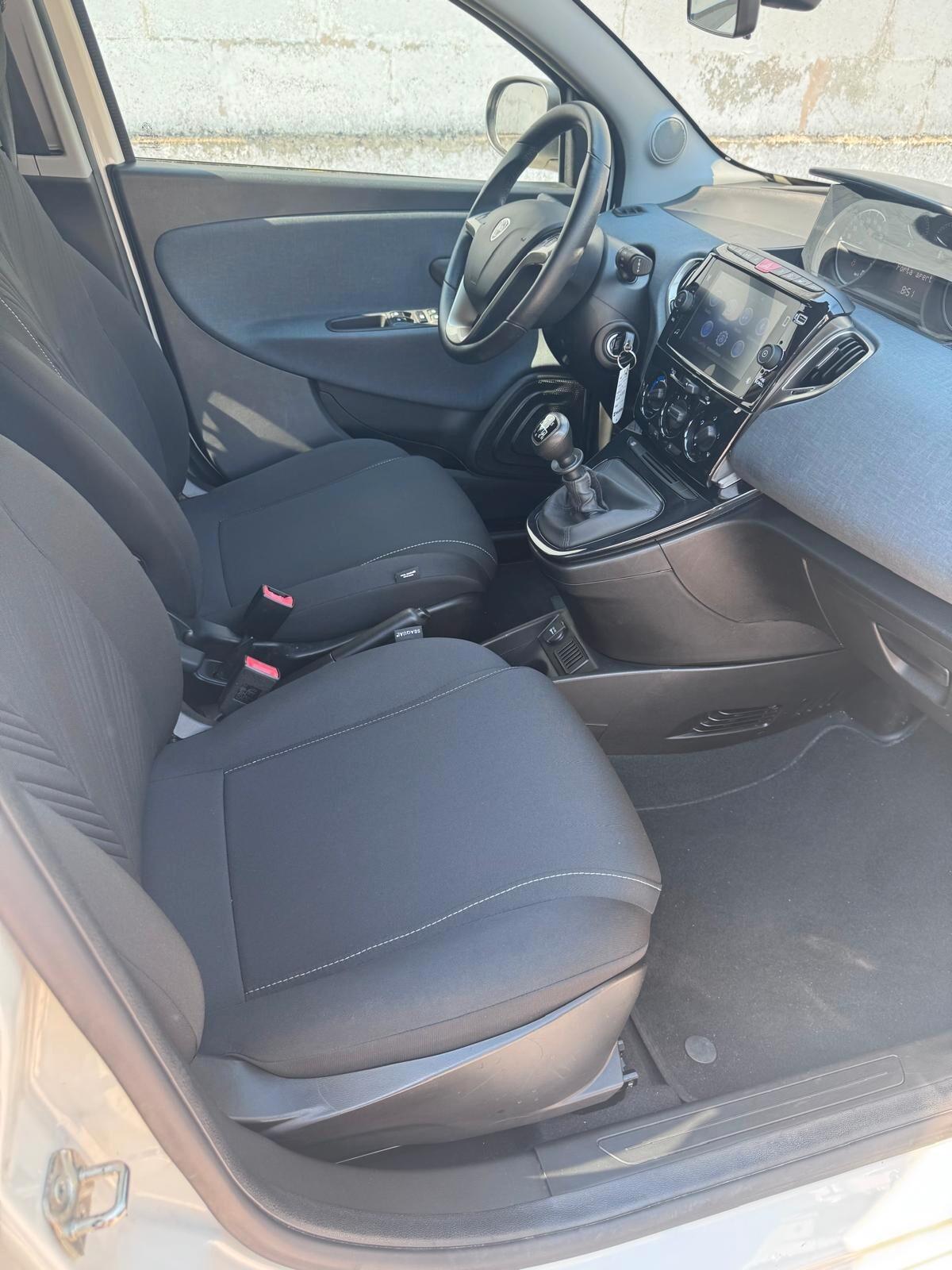 Lancia Ypsilon 1.0 FireFly 5 porte S&S Hybrid Gold