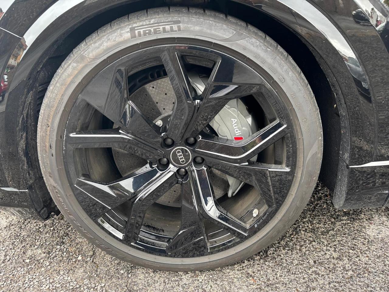 Audi Q8 RS TFSI V8 quattro tiptronic