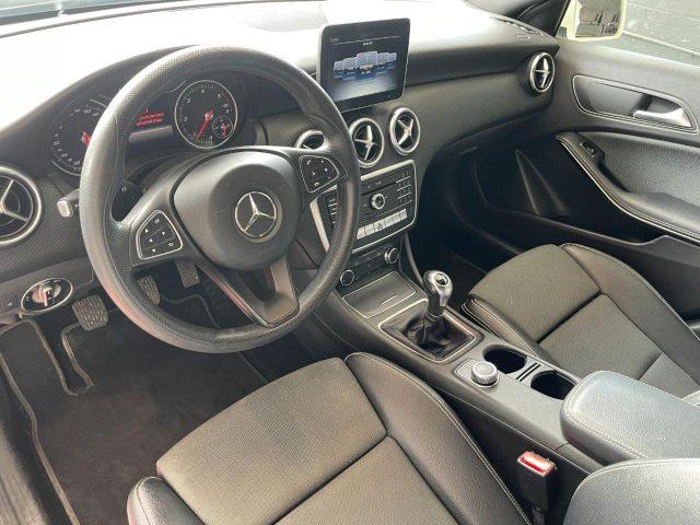 MERCEDES-BENZ A 180 d Premium *AMG PACK*