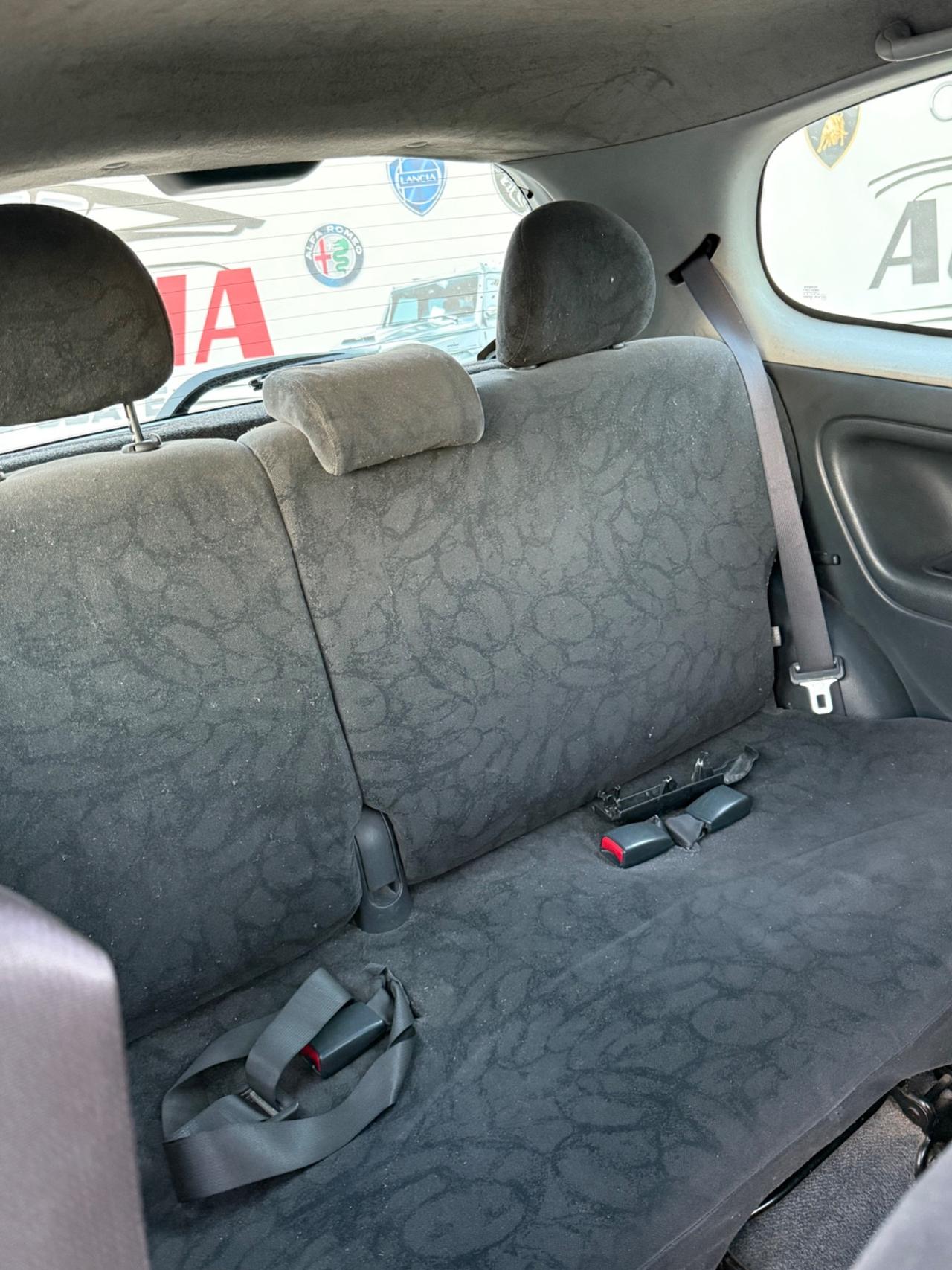 Toyota Yaris 1.0i 16V cat 3 porte Sol '03
