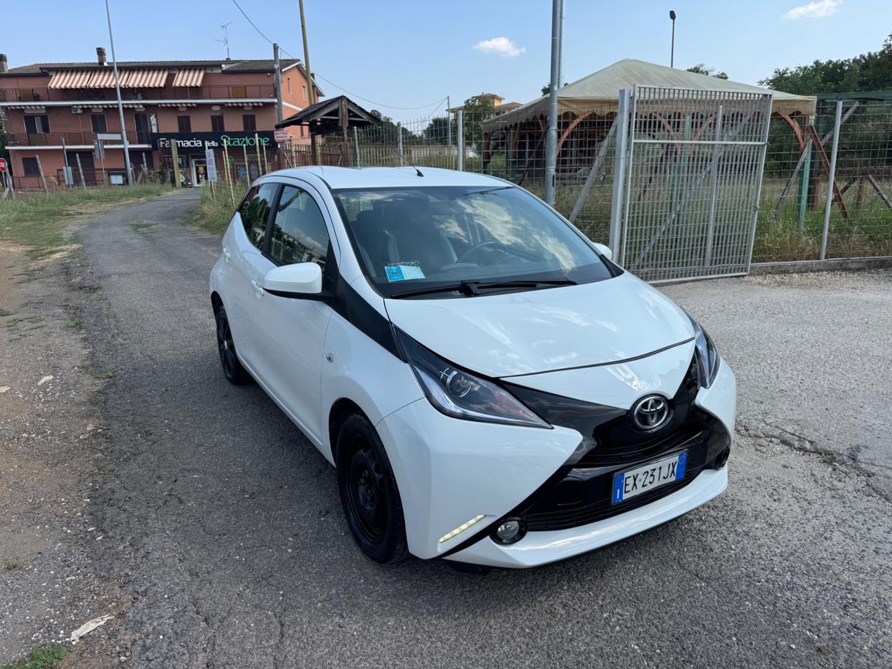 Toyota Aygo 1.0 VVT-i 69 CV 5 porte x-clusiv MMT