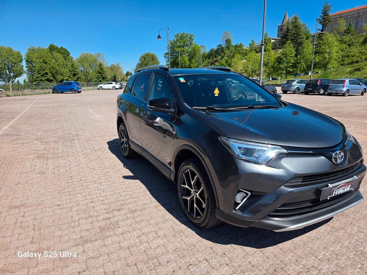 toyota rav4 2.0 D-4D valutiamo usato