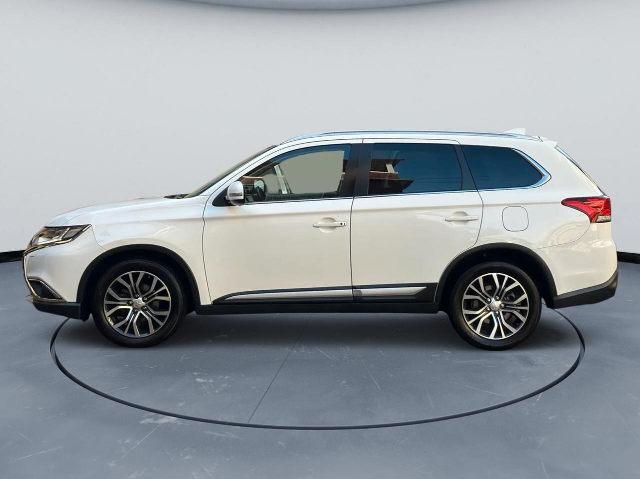 Mitsubishi Outlander 2.2 DI-D 4WD 7 POSTI
