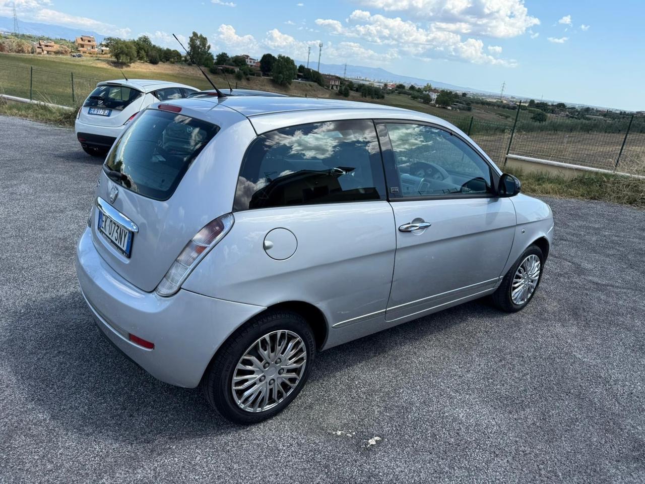 Lancia Ypsilon 1.2 69 CV Unyca