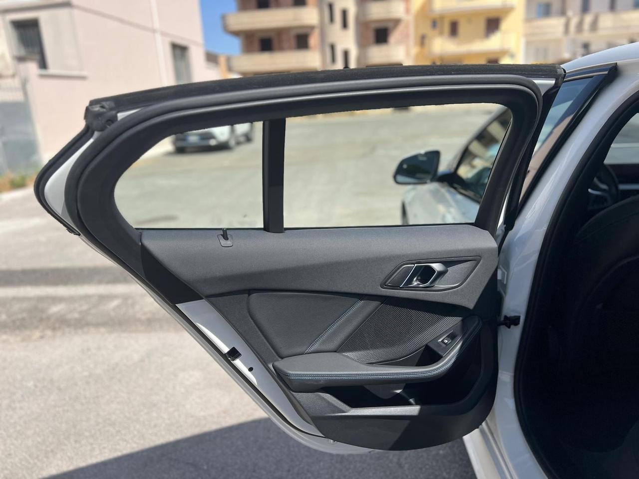 Bmw 116 116d 5p. Colorvision Edition M-SPORT