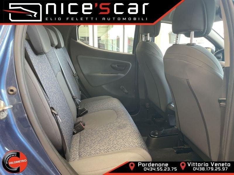 Lancia Ypsilon 1.0 FireFly 5 porte S&S Hybrid Ecochic Silver