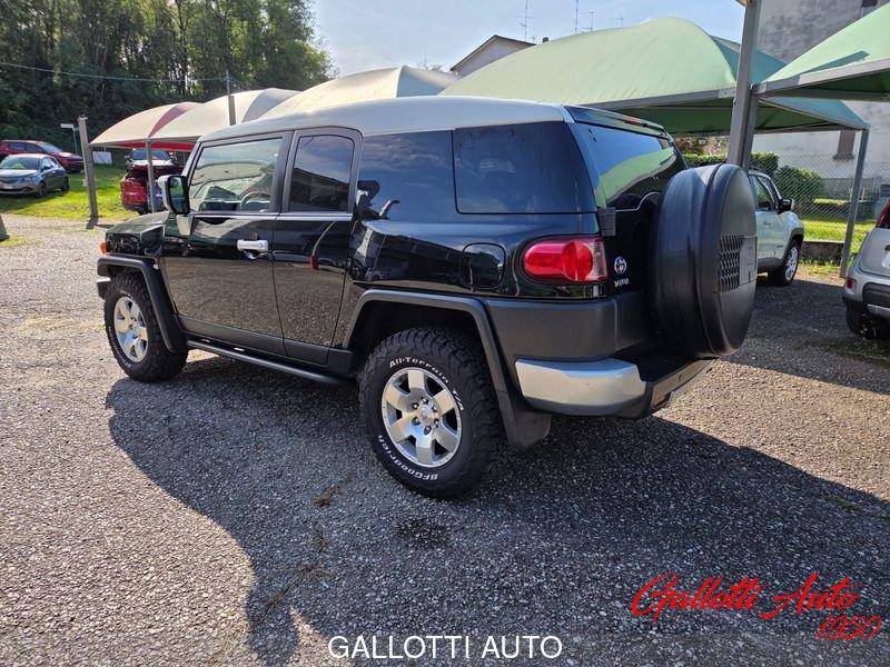 Toyota FJ Cruiser 4.0 benzina 239CV 2WD