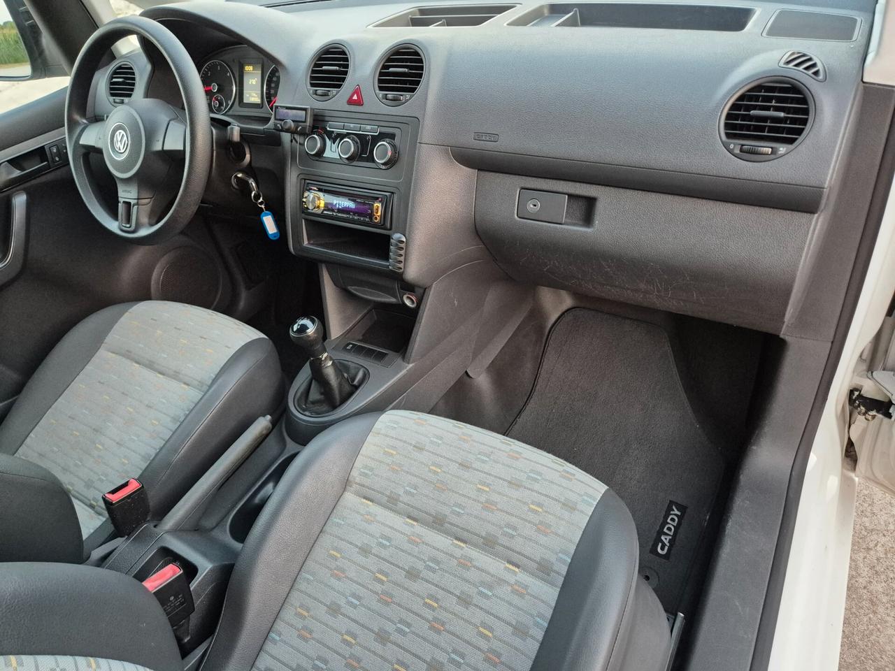 Volkswagen Caddy 1.6 TDI 102 CV neopatentati