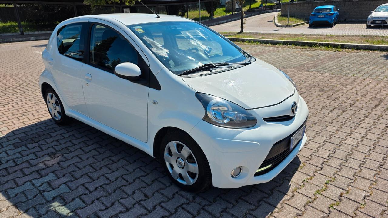 Toyota Aygo 1.0 12V VVT-i 5 porte Lounge Connect MMT