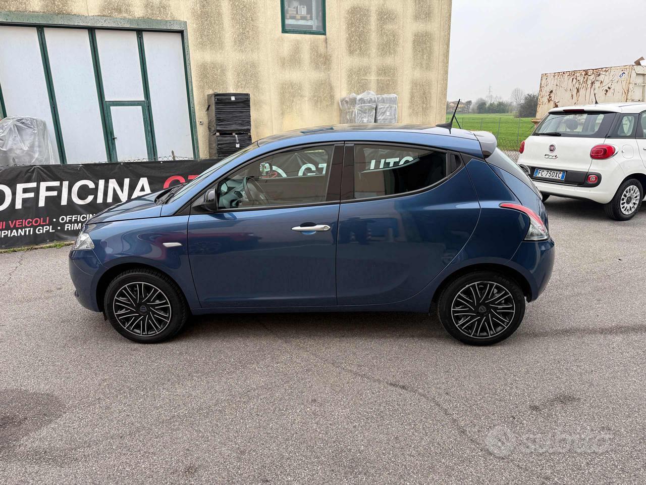 LANCIA Ypsilon 1.0 FireFly S&S Hybrid Silver Pl