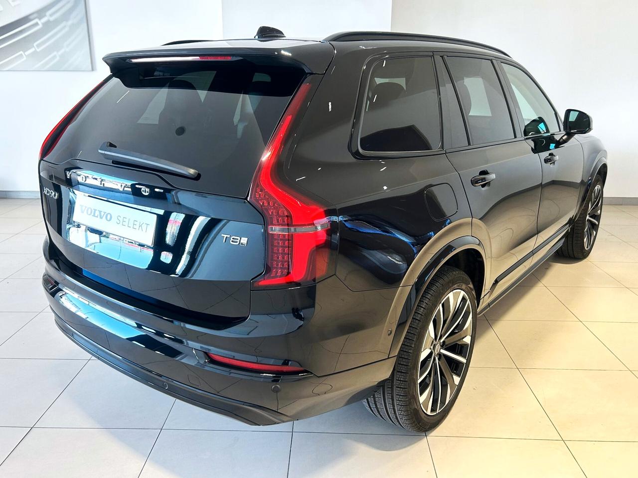 Volvo XC 90 T8 Plug-in hybrid AWD automatico 7 posti Ultra Dark