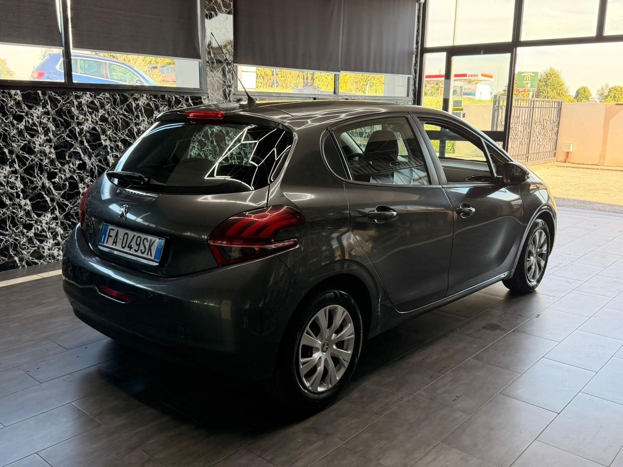Peugeot 208 1.4 HDi 68 CV 5 porte Allure