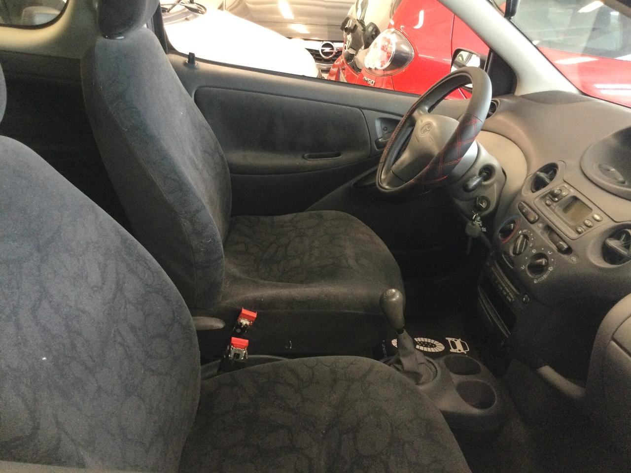 Toyota Yaris 1.0i 16V cat 3 porte '03