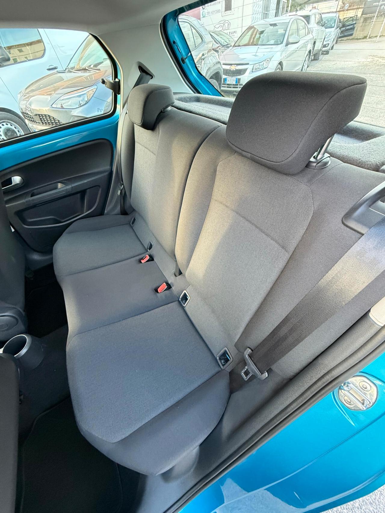 Volkswagen UP! 65cv **4 GOMME NUOVE**