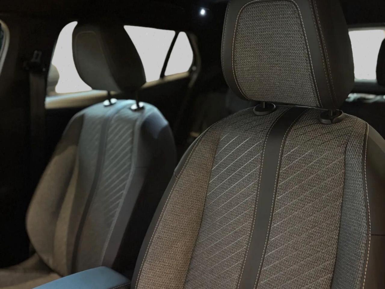 Peugeot 2008 PureTech 130 S&S EAT8 Allure