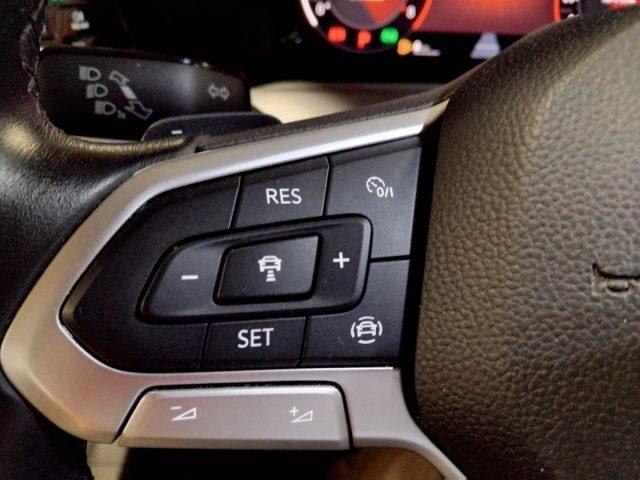 VOLKSWAGEN Golf 1.0 eTSI EVO Life DSG 17" MHEV