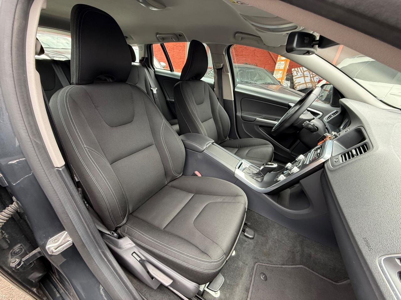 V60 D4 181 cv-Geartronic -Momentum-E6-unipro-