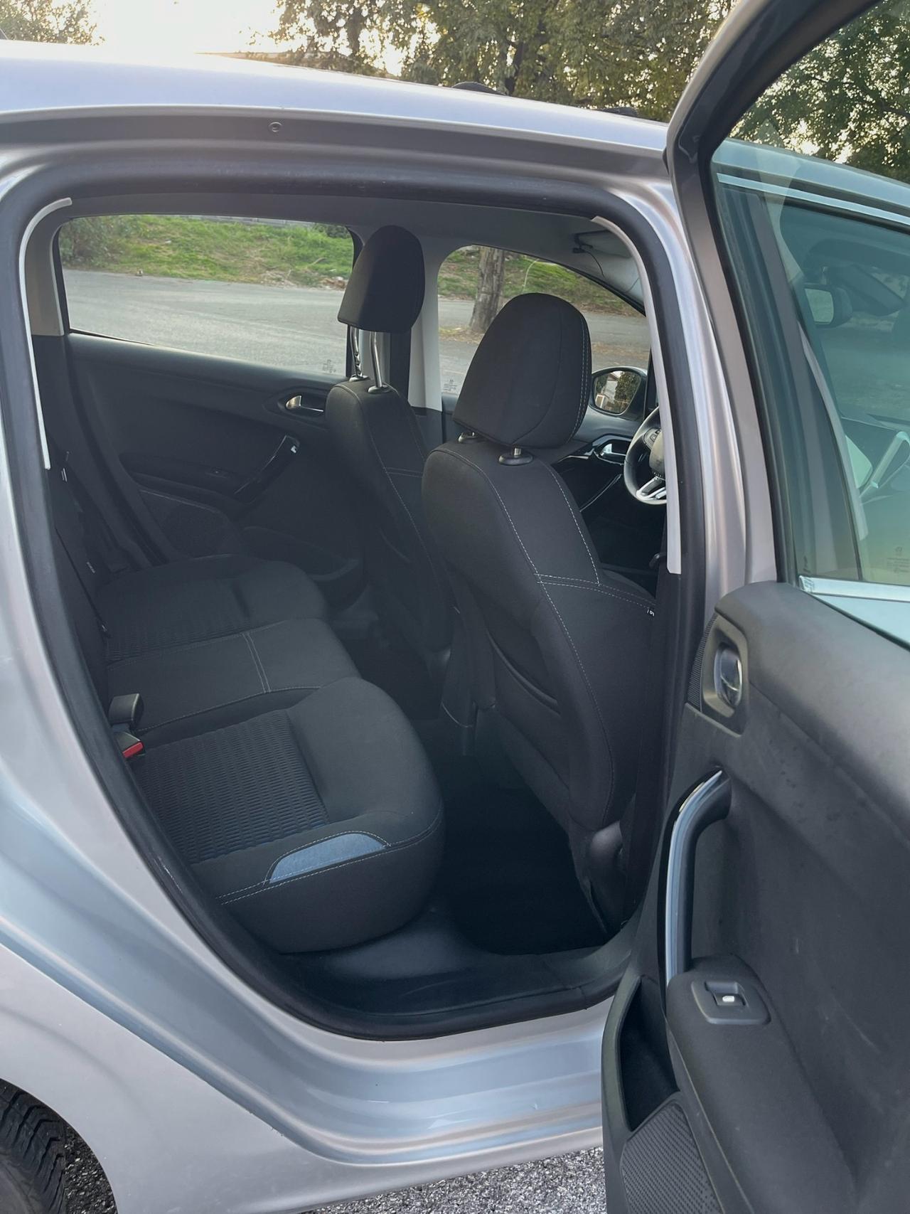 Peugeot 208 1.4 HDi 68 CV 5 porte Allure per Neopatentati 204
