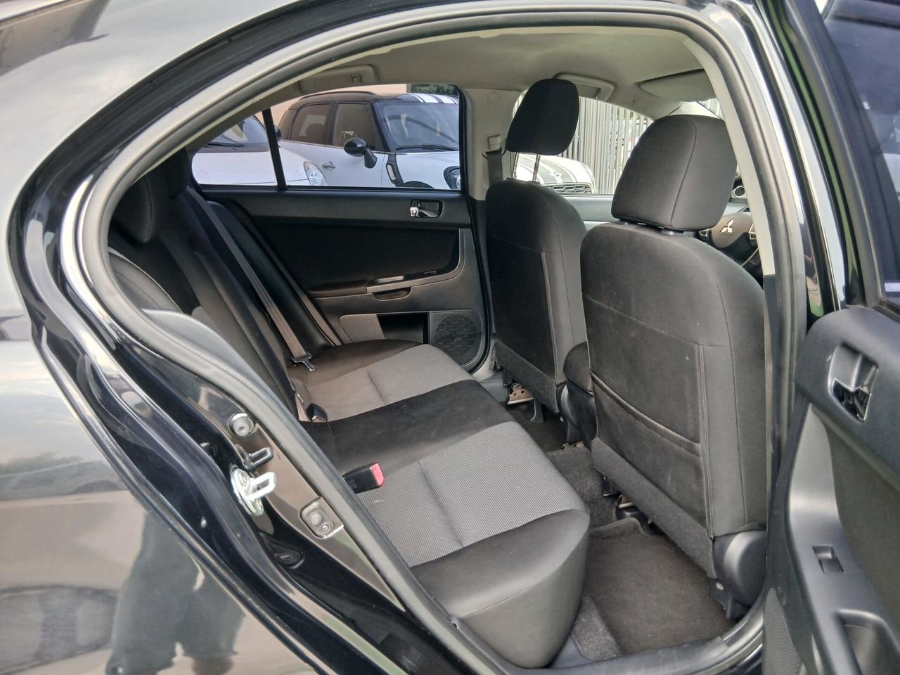 Mitsubishi Lancer 1.8 5p. Sportback Inform