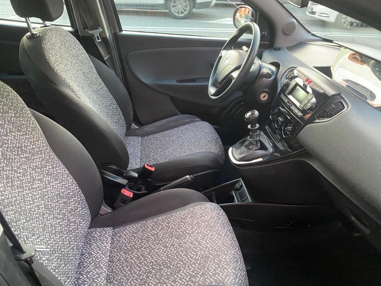 Lancia Ypsilon 1.0 5 porte Hybrid Ecochic Gold