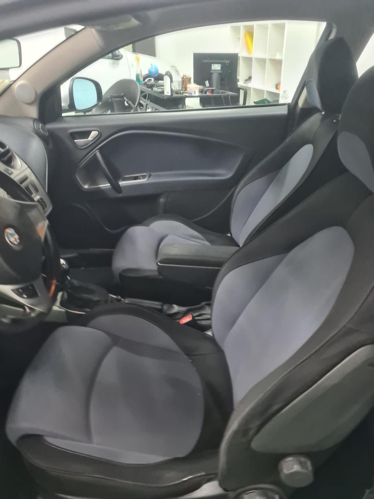 Alfa Romeo MiTo 1.6 JTDm 16V Distinctive Sport Pack