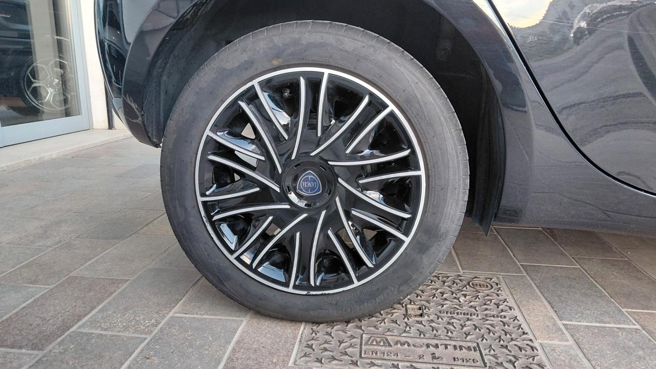 Lancia Ypsilon 1.0 FireFly 5 porte S&S Hybrid Silver Plus