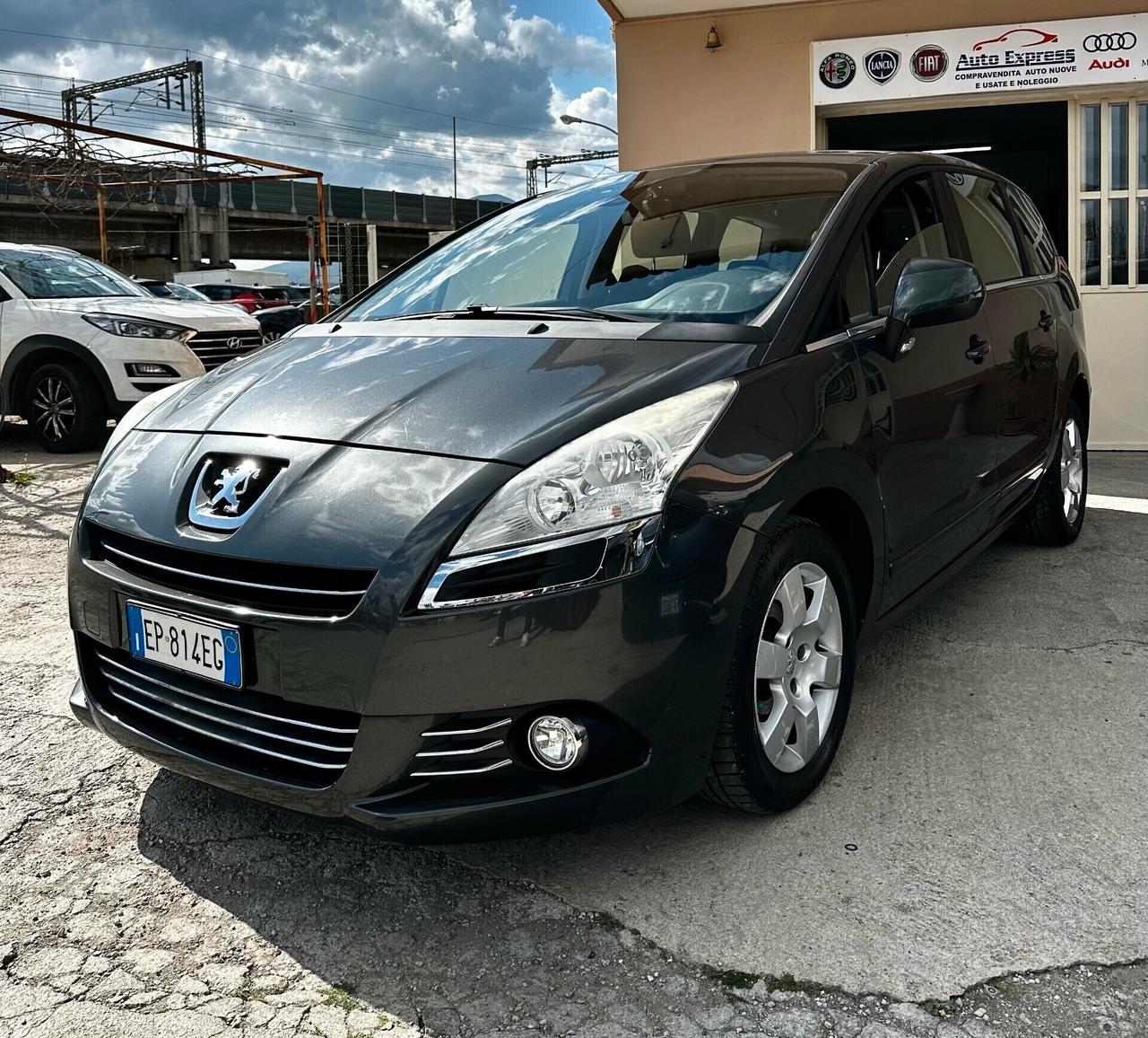 Peugeot 5008 1.6 HDI 115CV 7 POSTI STOPESTART CAMBIO ROBOTIZZATO