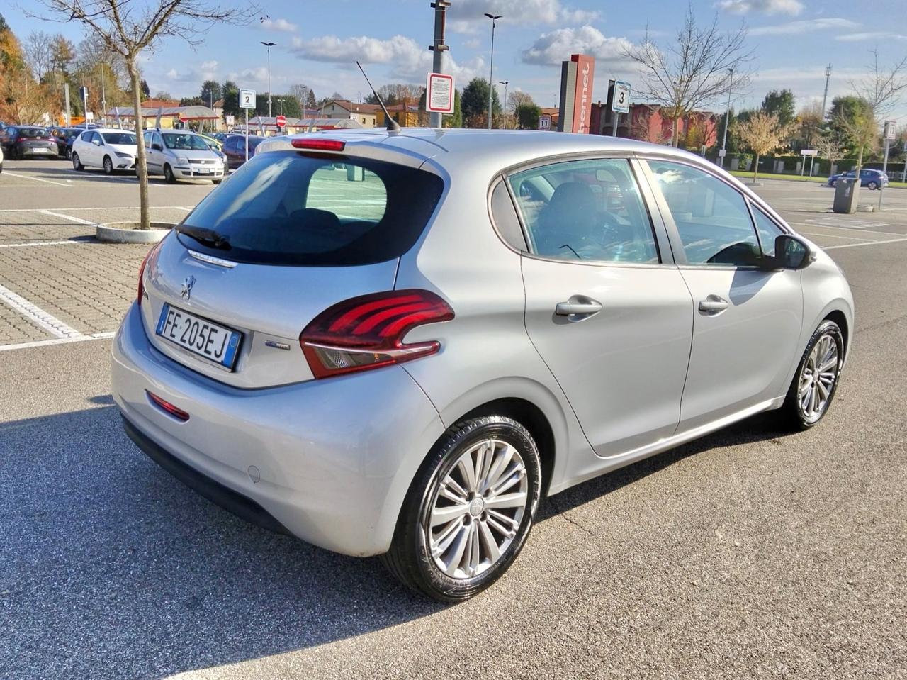 Peugeot 208 PureTech 82 5 porte Allure*Cerchi*Mirror Link*Euro 6