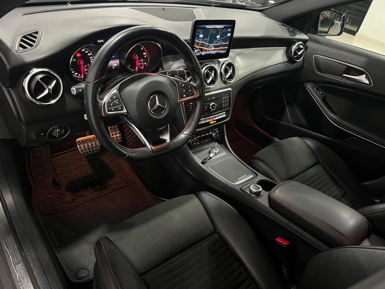 Mercedes Benz GLA 200d Aut. Premium AMG 136 cv