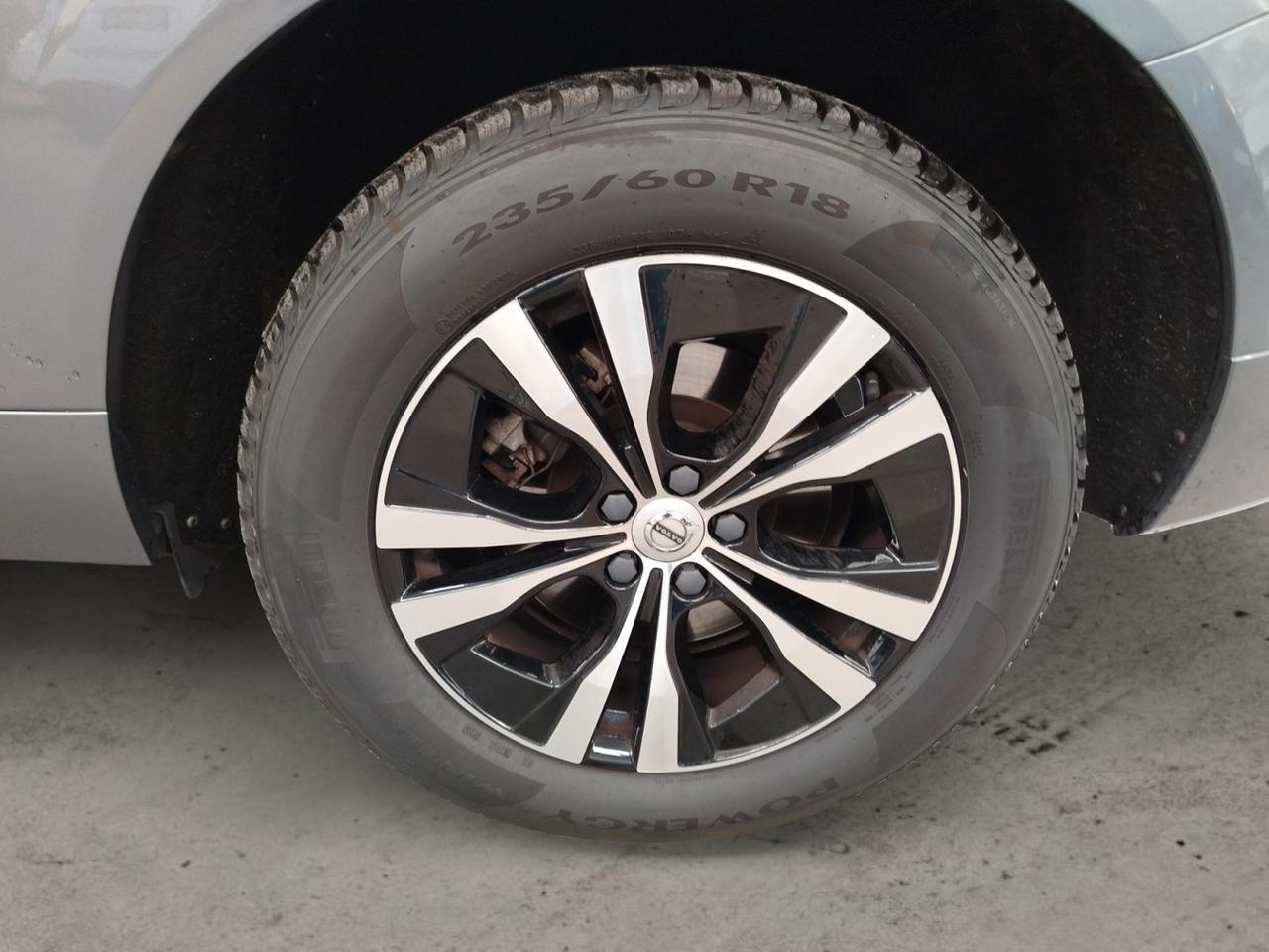 Volvo XC60 B4 D AWD MOMENTUM PRO