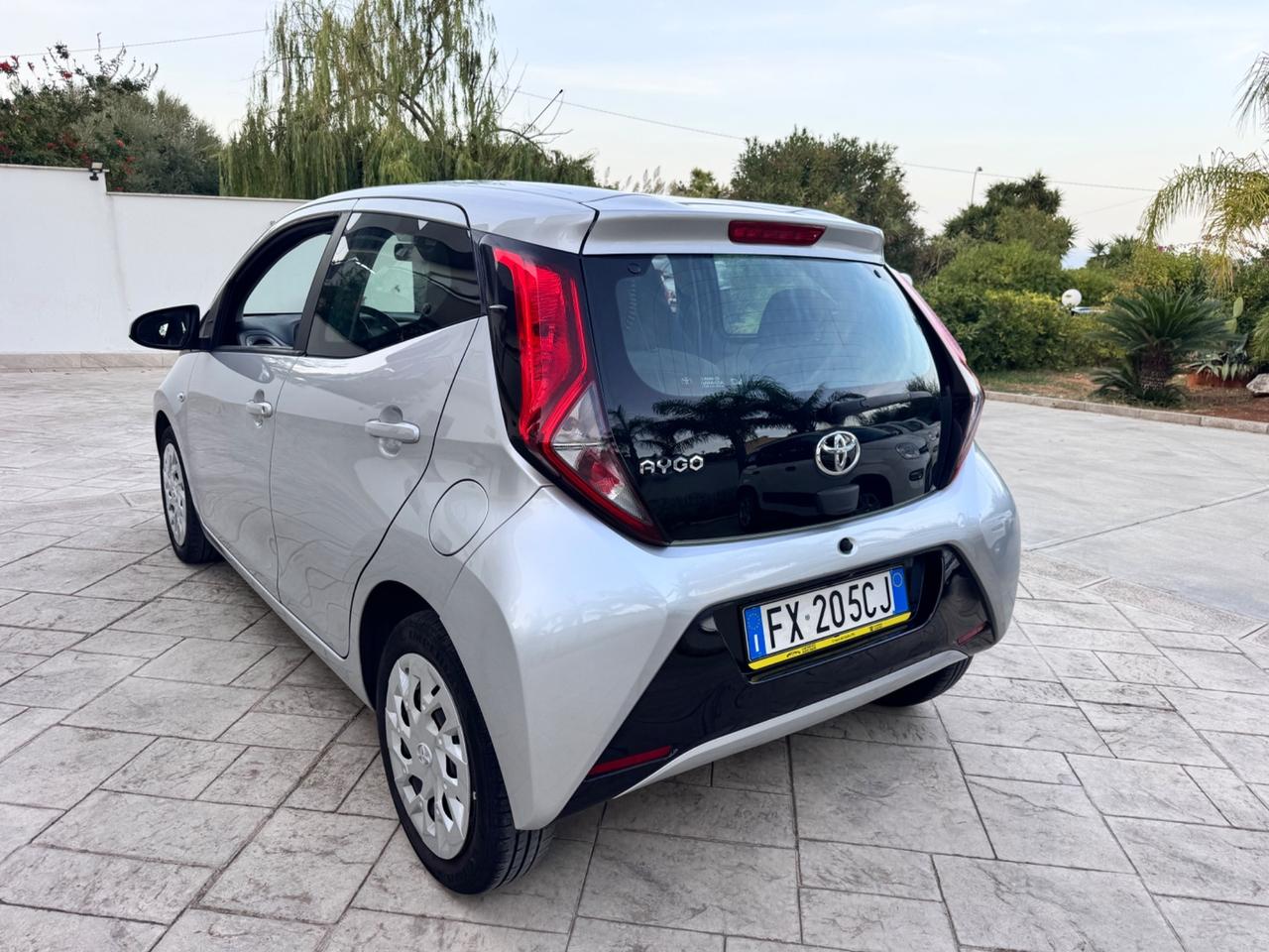 Toyota Aygo 1.0 VVT-i 69 CV 5 porte x-business MMT