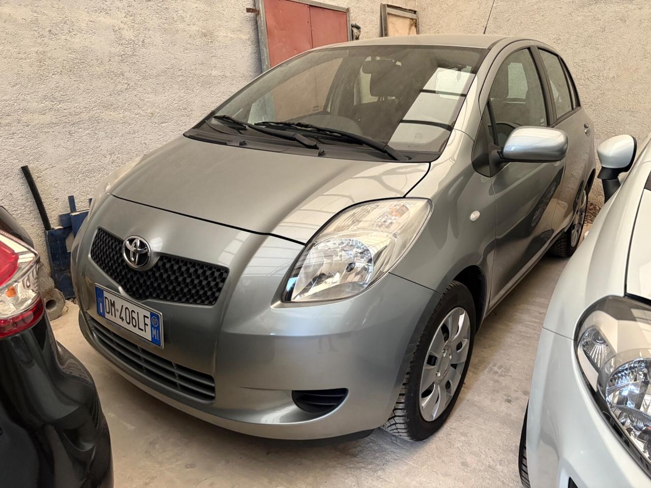Toyota Yaris 1.0 5 porte