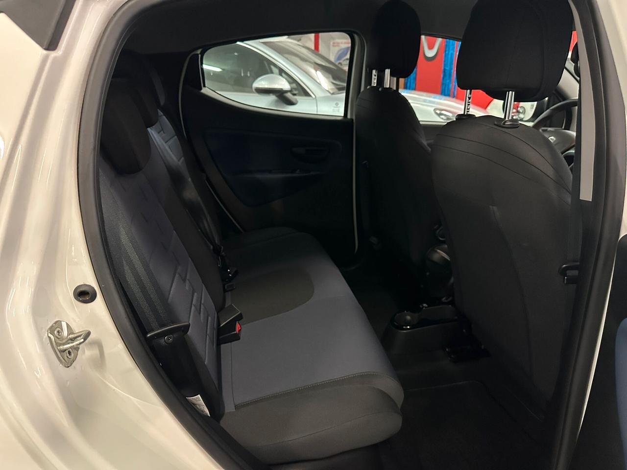 Lancia Ypsilon 1.0 FireFly S&S Hybrid Platino Full