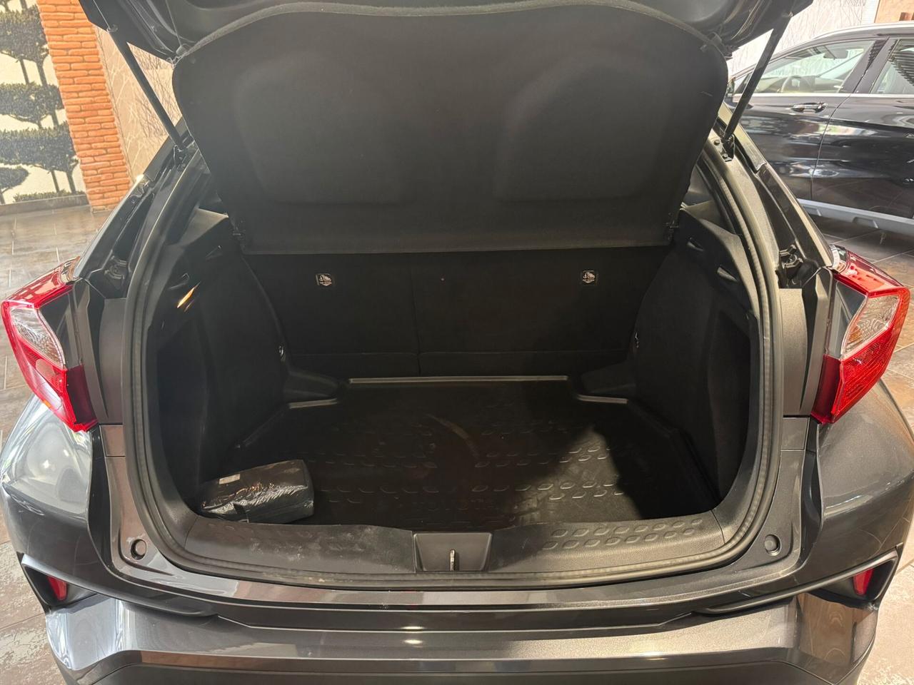 Toyota C-HR 1.8 Hybrid E-CVT Style