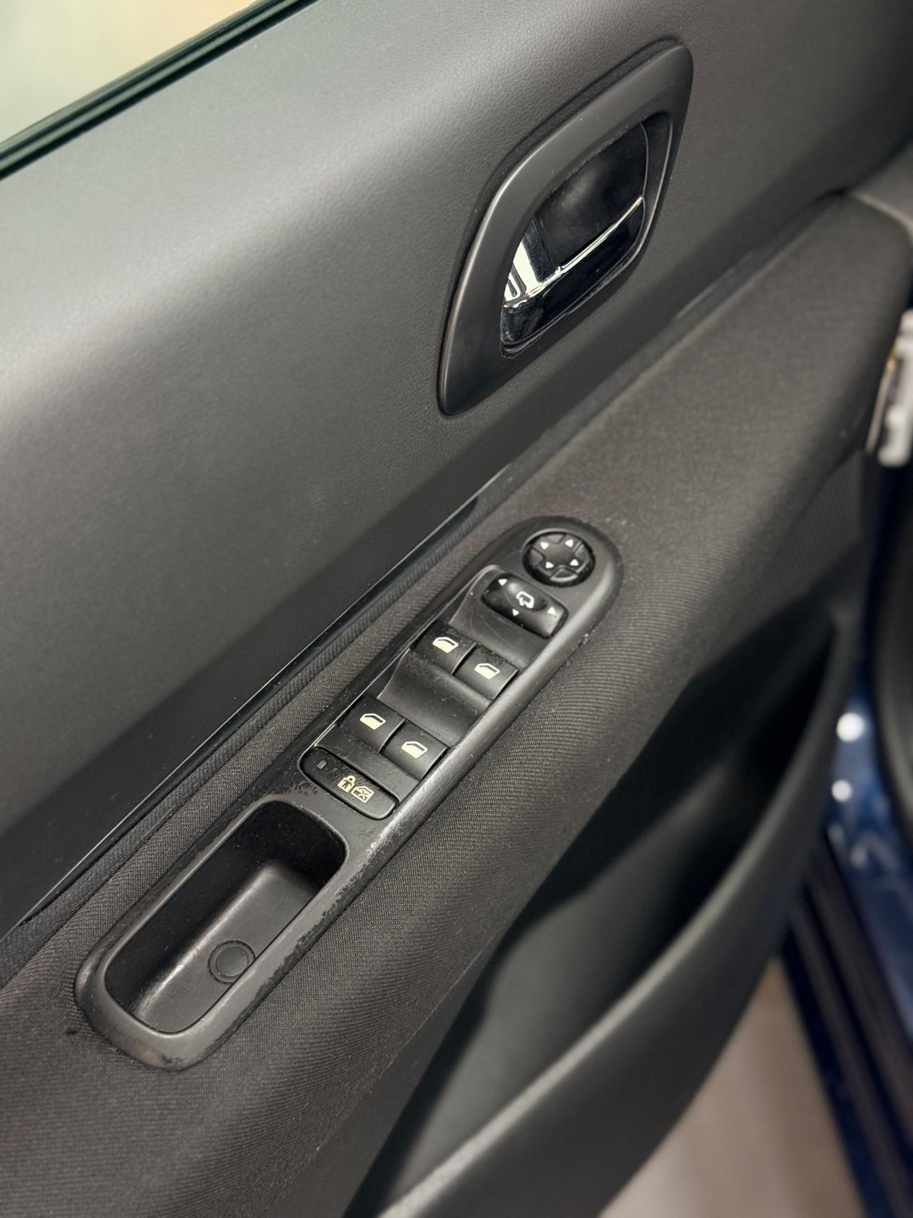 Peugeot 5008 1.6 HDi 112CV Business 5P. 04/2011 EURO 5 NEOPATENTATI