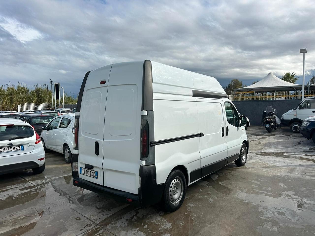 FORD TRAFIC TETTO ALTO CON PEDANA IDRAULICA