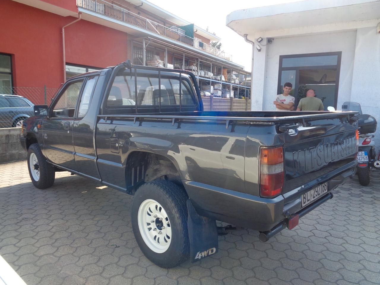 Mitsubishi L200 2.5 TD 4WD Club Cab Pick-up