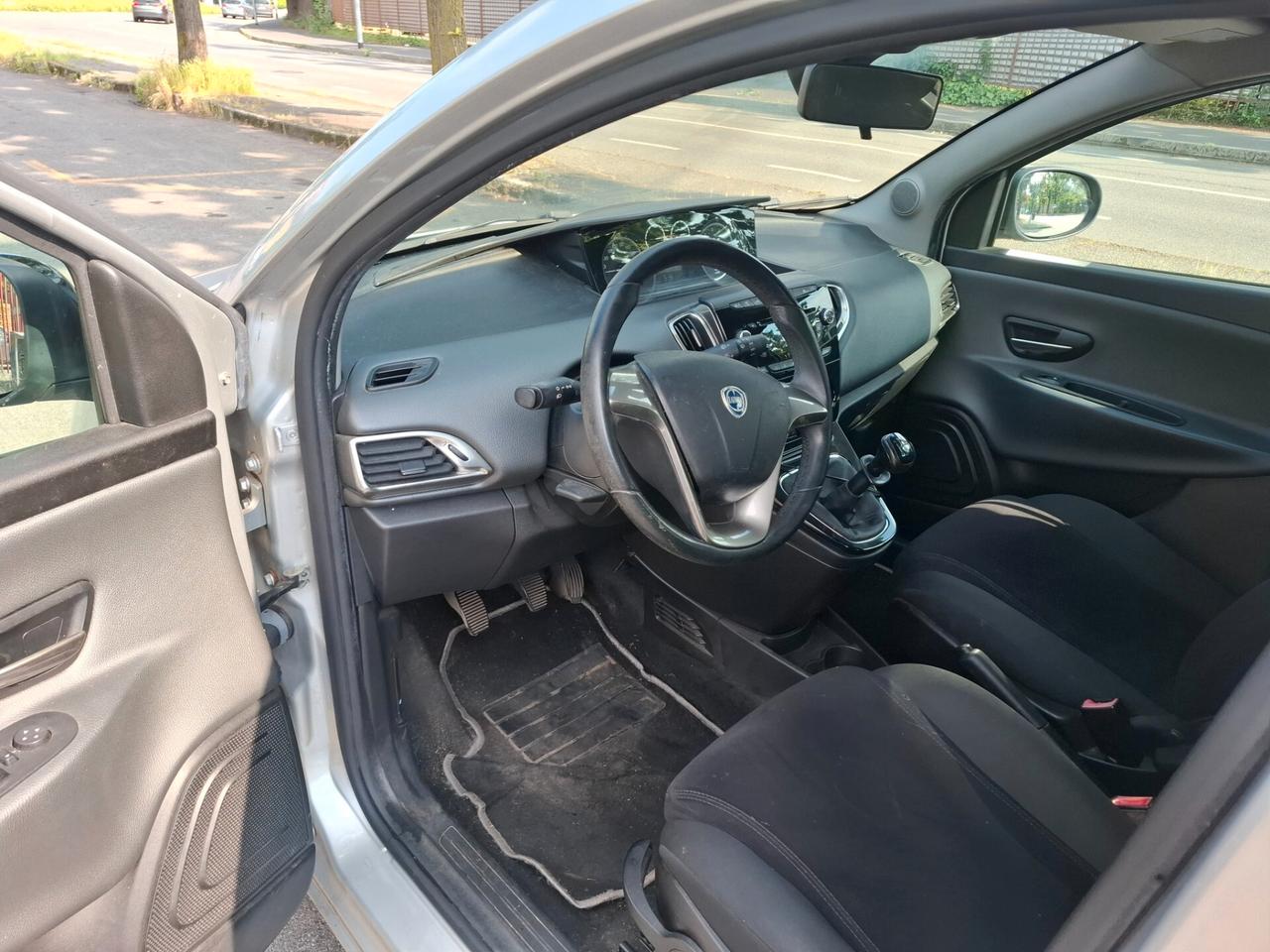 Lancia Ypsilon 1.2 69 CV 5 porte Platinum