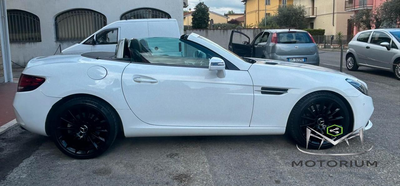 Mercedes-Benz SLC 250 D PREMIUM AMG