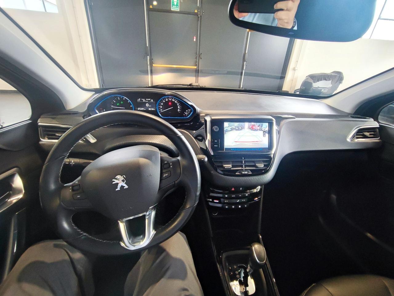 Peugeot 2008 1.2 PureTech 110 EAT6 Allure • Navi • LED • Retrocamera • Cerchi 17