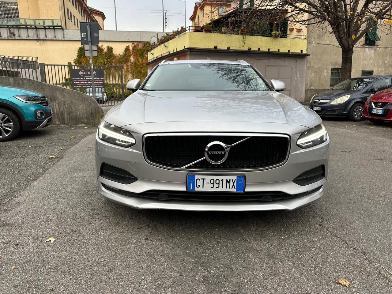 Volvo V90 D4 R-design