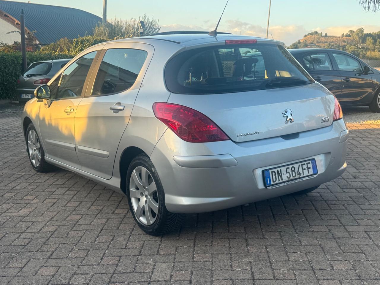 Peugeot 308 1.6 HDi 90CV 5p. Tecno