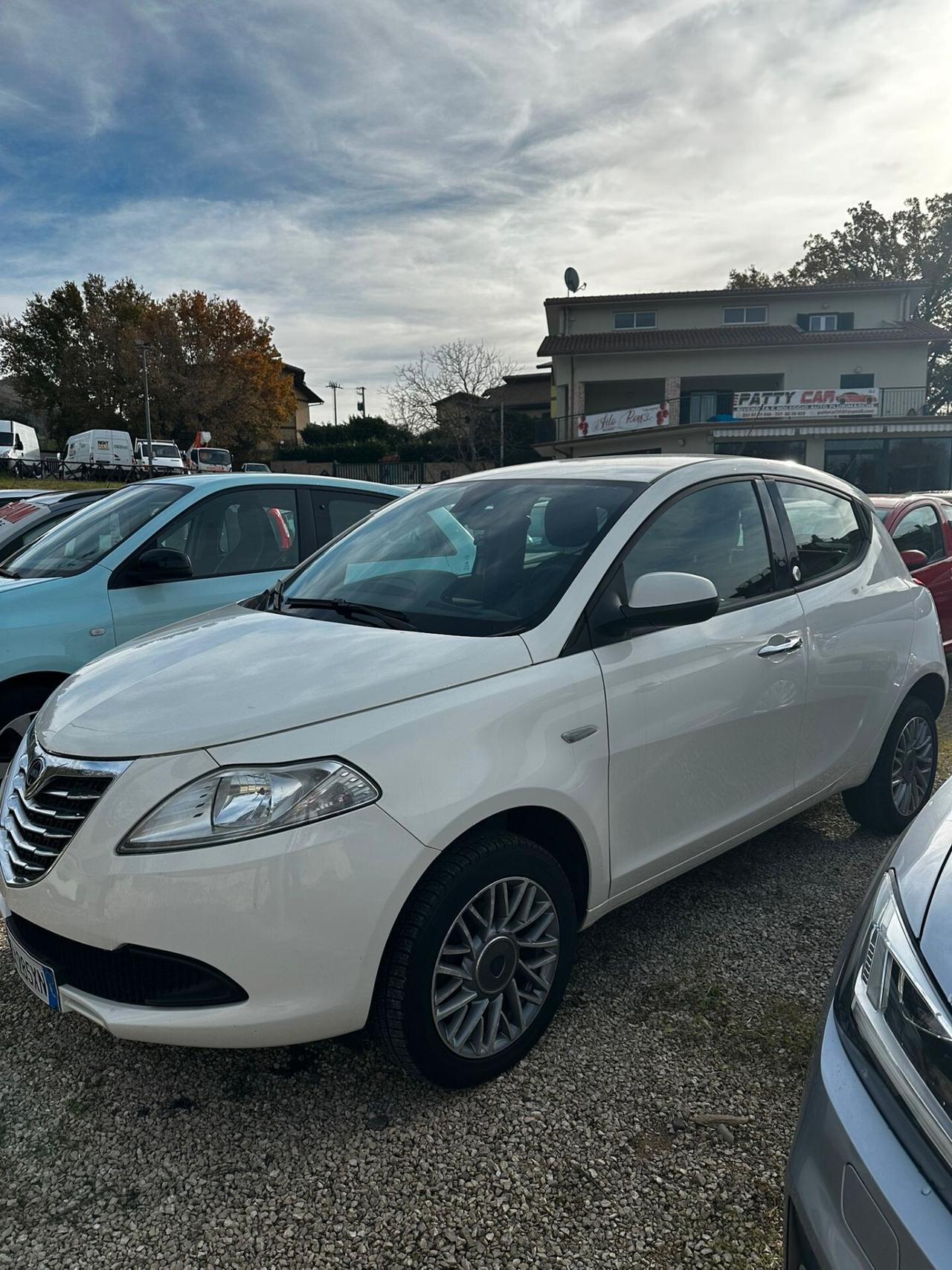 Lancia Ypsilon 0.9 TwinAir 85 CV 5 porte Metano Ecochic Gold