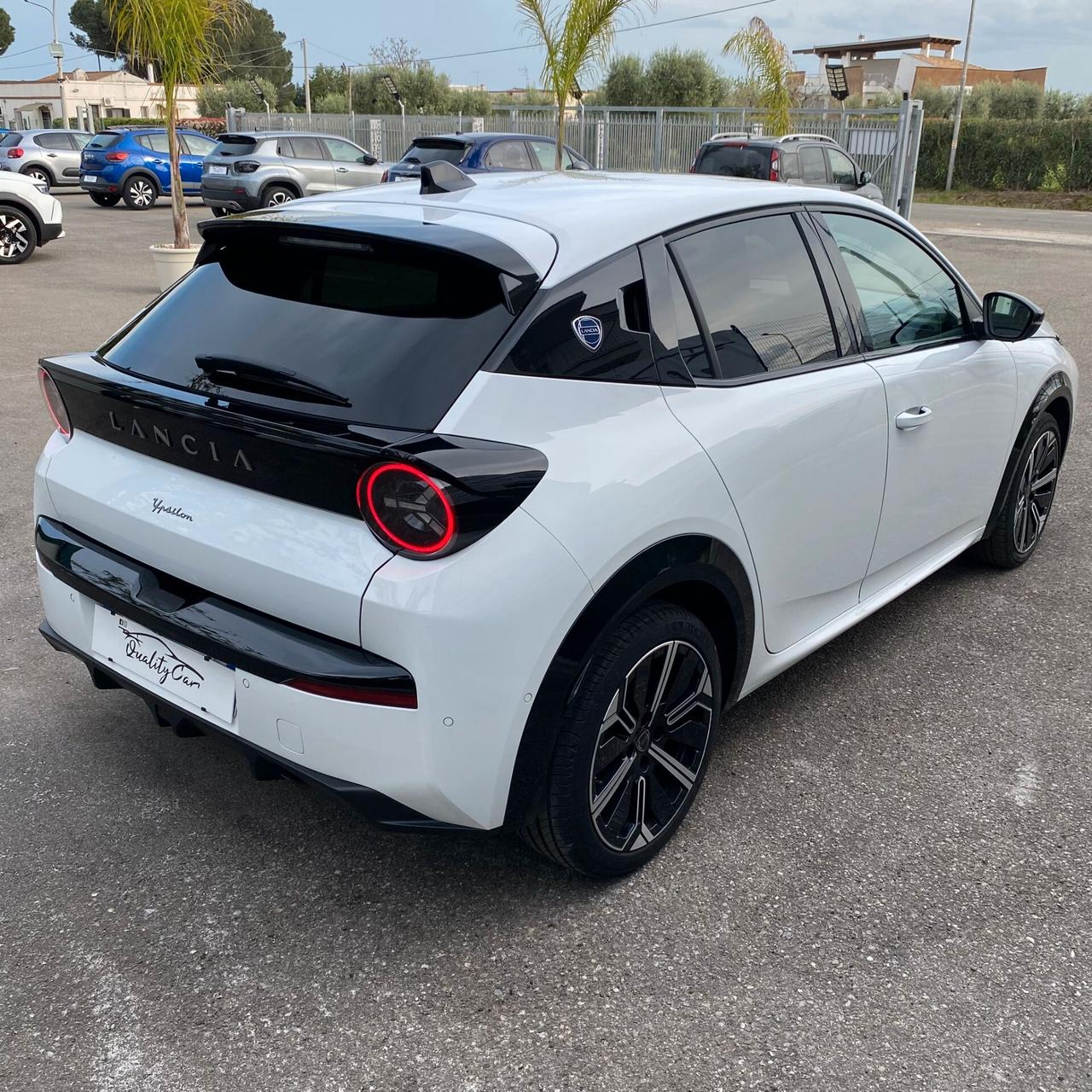 Lancia Ypsilon Hybrid e-DCT LX