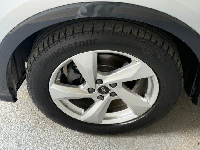 AUDI Q3 35 TDI Business Advanced