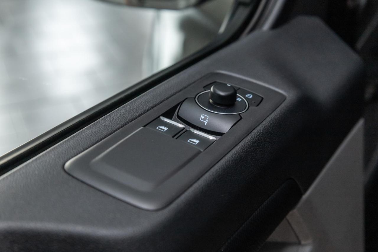 FORD Transit Custom V710 320 2.0 ecoblue 150cv combi M1 Titanium L1H1