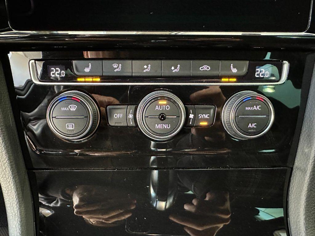 Volkswagen Golf GTI Performance 2.0 245 CV TSI DSG - 18"- Navi - ACC